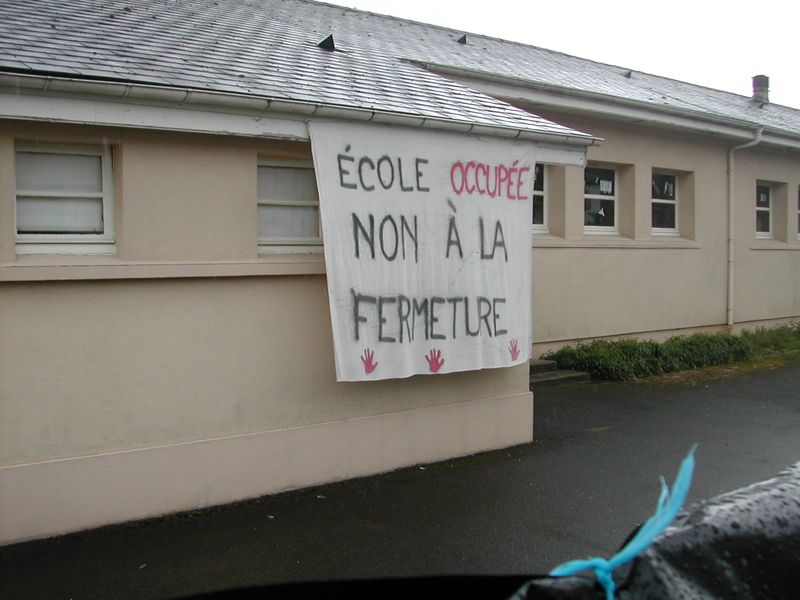 Ecole menacée d'Issor